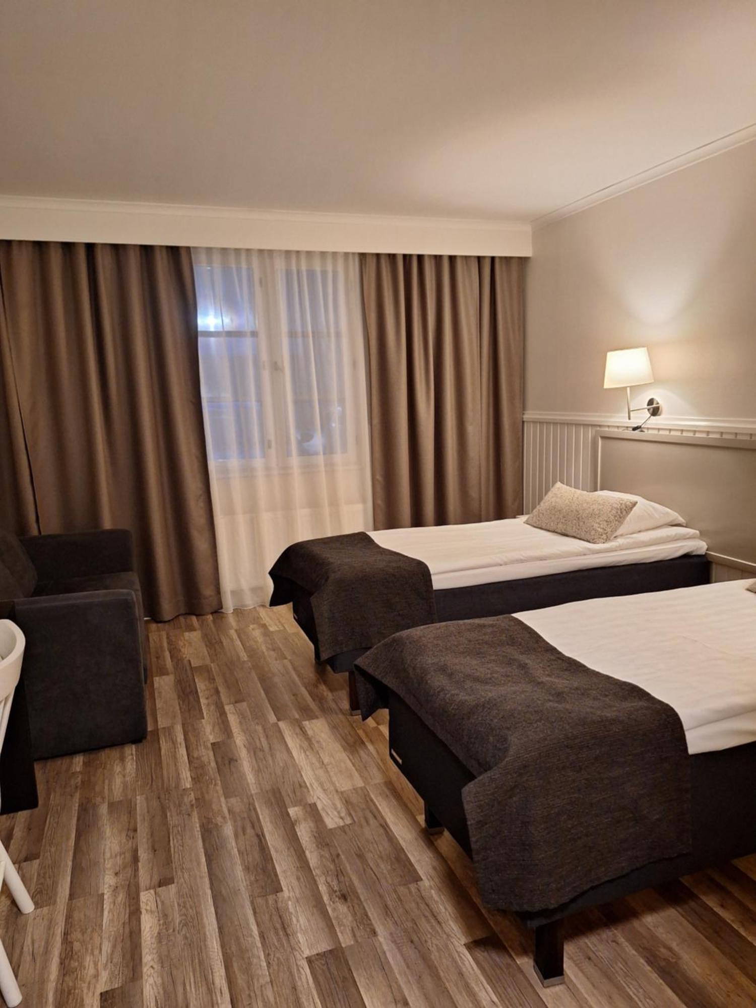 Juthbacka Hotell Uusikaarlepyy Zewnętrze zdjęcie